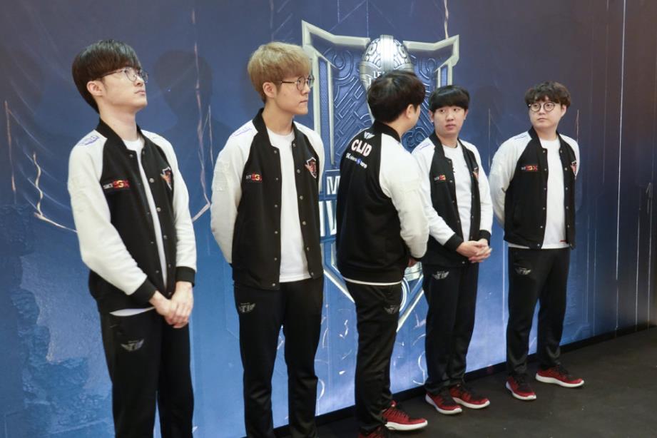 关于深圳西瓜队不敌重庆人队，遗憾止步四强的信息