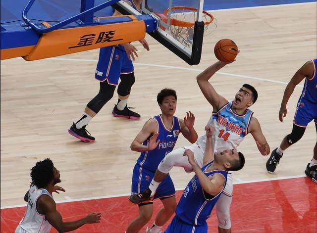 广东队翻盘天津队，克莱带队取胜