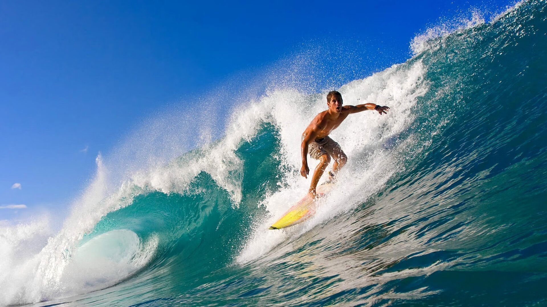 赛道上的三分雨，当库里在F1街道赛接管比赛，太阳已悄然拿下奇才