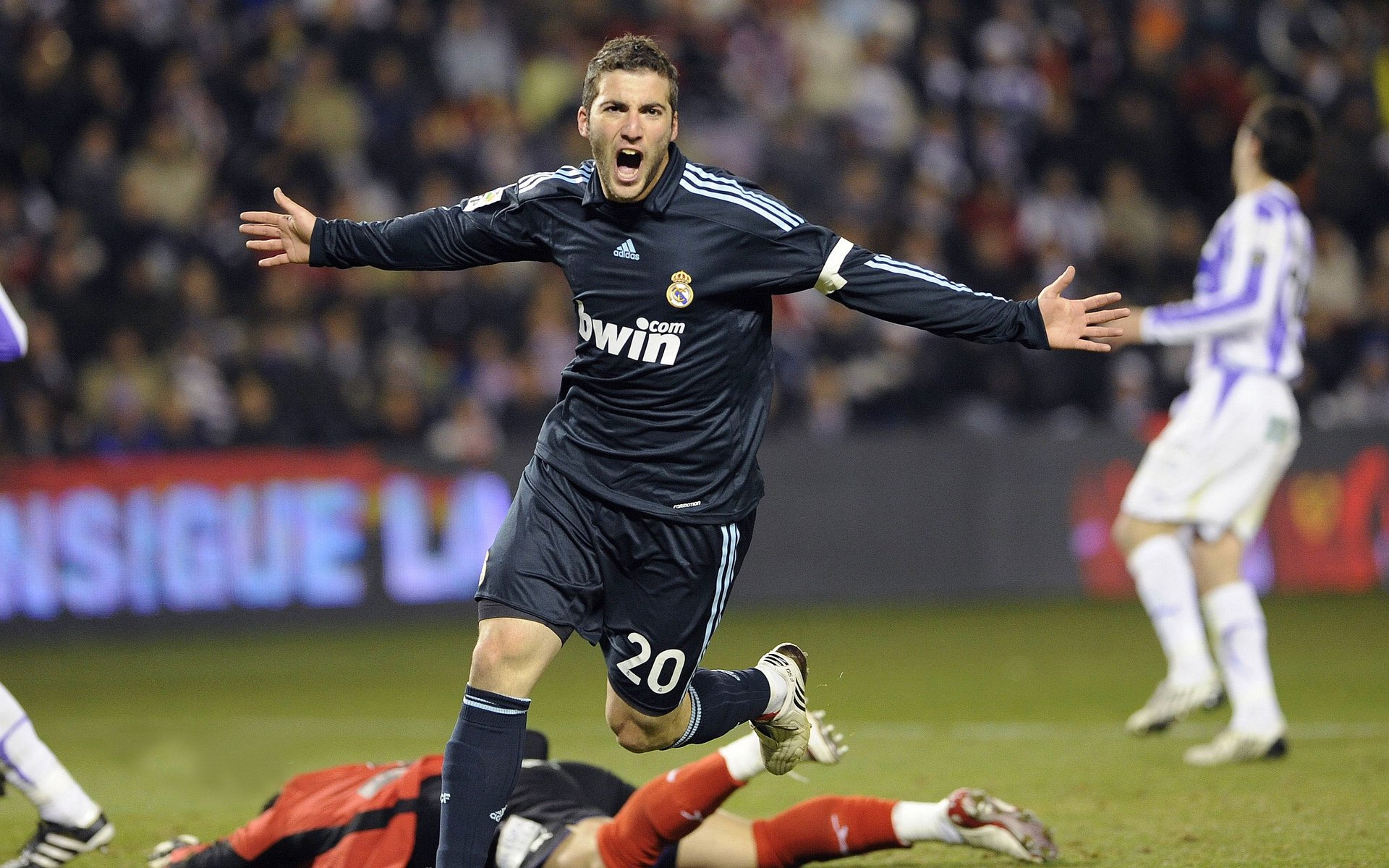 杰伦·格林爆发之夜，尼克斯关键战突围篮网，点燃麦迪逊广场