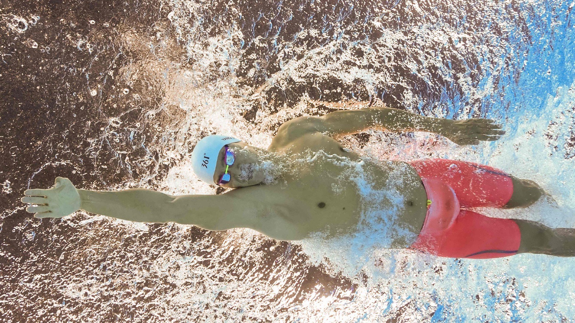 当地缘棋局遇上绿茵传奇,美国拿下波兰与布鲁诺欧冠封神之夜