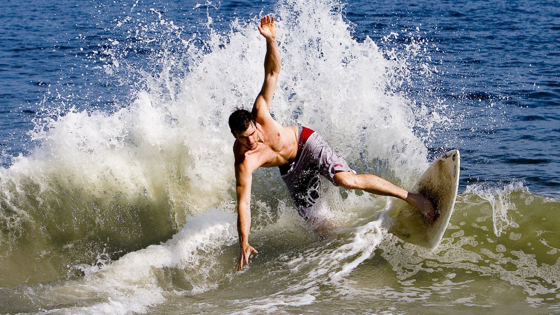 快船硬仗取胜掘金，欧文季后赛接管比赛，巨星时刻与团队韧性的双重奏